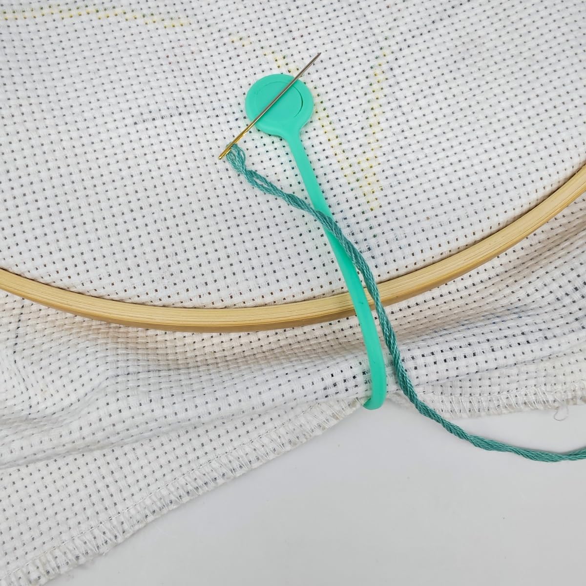 4 pcs Needle Minders Magnetic Cross Stitch Fabric Clips, Macron Color Magnetic Needle Minder, Perfect Cross-Stitch Embroidery and Needlework Accessories, Ideal Gift for Craft Enthusiasts