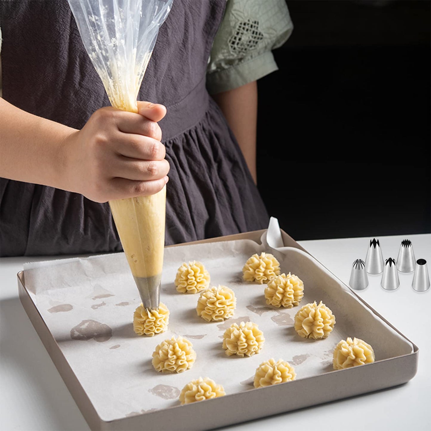 Suuker 5 Pcs/Set Large Piping Tips Set,Stainless Steel Frosting Piping Kit,Pastry Cake Decorating Tips Baking Tools For Cookies Cupcake Decorating Kit (1A 1E 348 347 356)