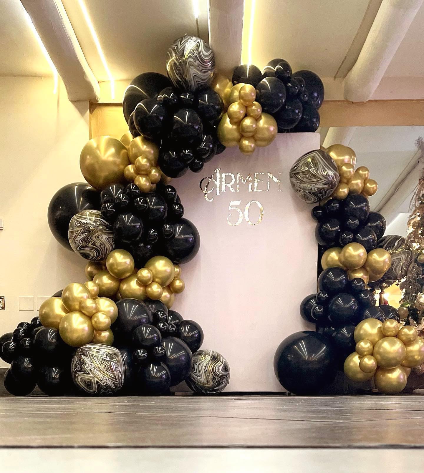 Bezente Black Gold Balloons Garland Kit, 100Pcs Black Gold Metallic Chrome and Gold Confetti Balloons Arch with Tape for New Year 2026,Wedding, Birthday,Graduation,Special Events Party Decoration