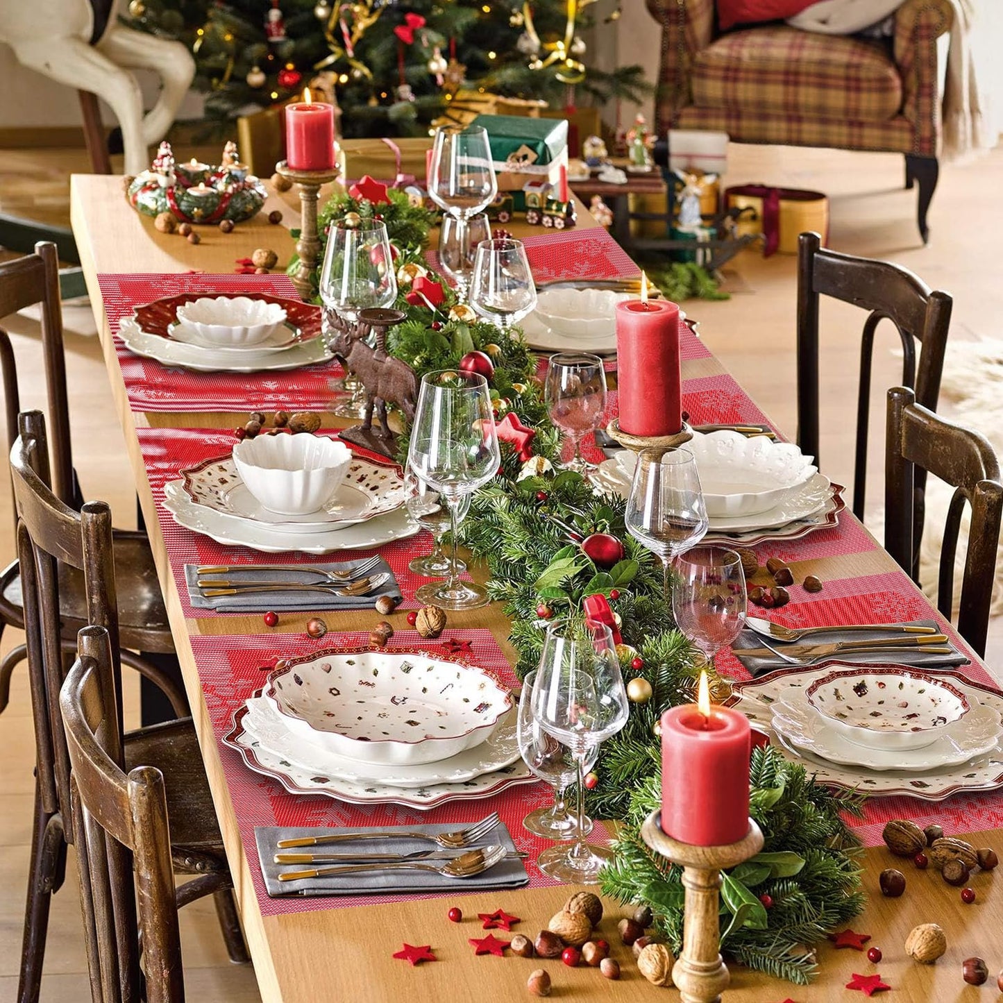 Christmas Placemats Set of 6, Washable Christmas Place Mats for Kitchen Dining Table, Indoor/Outdoor Woven Vinyl Christmas Table Mats, Non-Slip Heat Resistant Holiday Placemats Easy to Clean