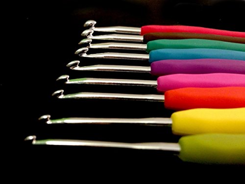 WooCrafts Large-Eye Blunt Needles Yarn Knitting Plus Crochet Hooks Set with Case for Arthritic Hands, Ergonomic Handle. Best Gift!
