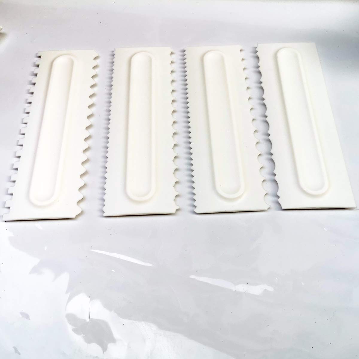 Antallcky Decorating Comb and Icing Smoother Set of 4 Pack Decorating Mousse Butter Cream Cake Edge Tools, Plastic Sawtooth Cake Scraper Polisher 8 Design Textures-White