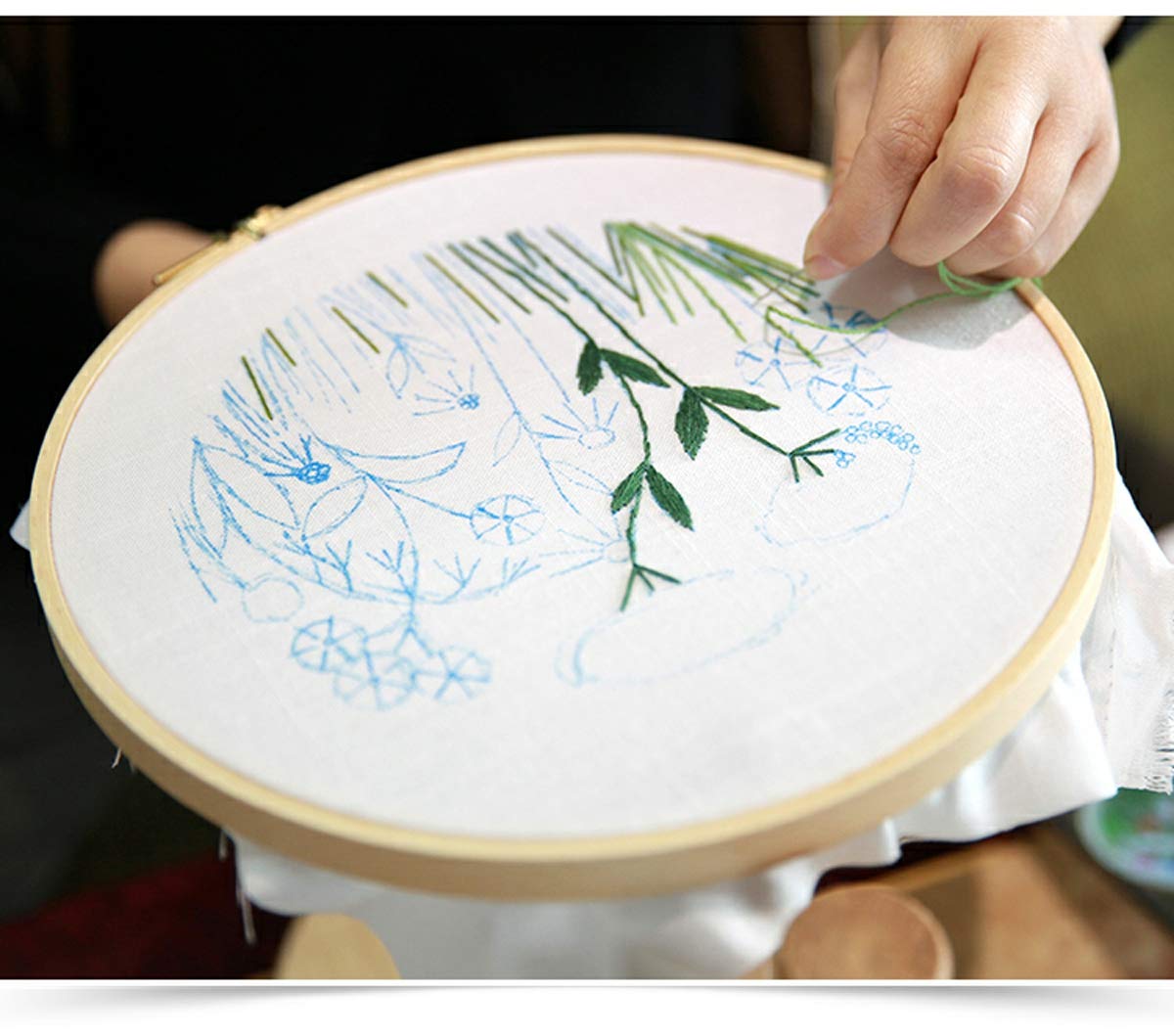 Maydear Beginner's Embroidery Starter Set - Pattern, Hoop, Threads, Scissors - Floral Fragrance