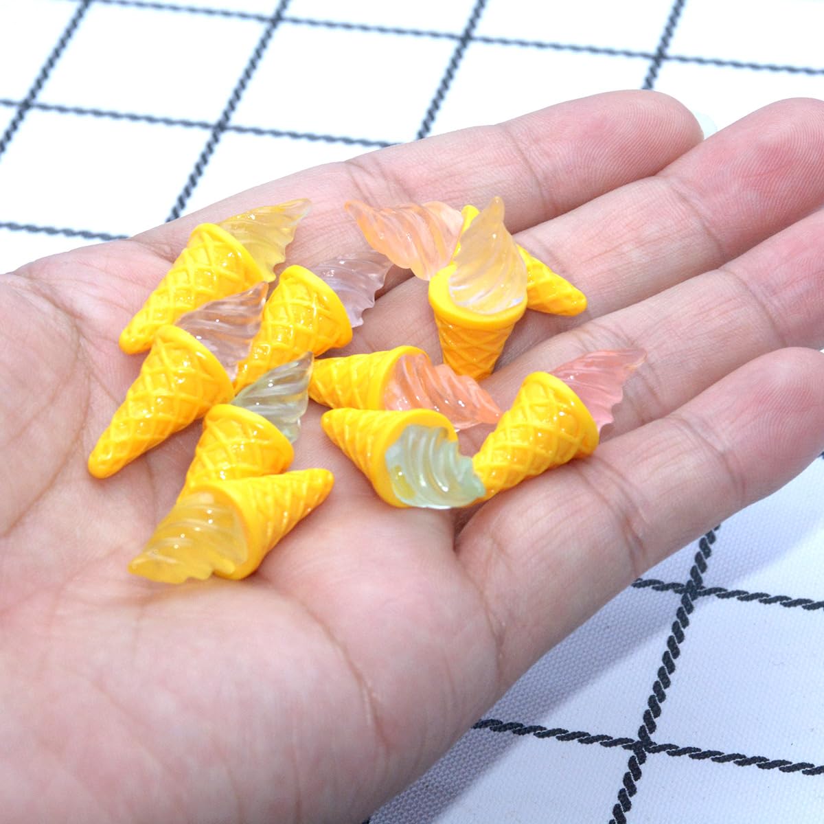 Nuanmu Miniature Food Drink Bottles Pretend Play Kitchen Game Party Toys (10 Bottles + 10 Foods（Random）)