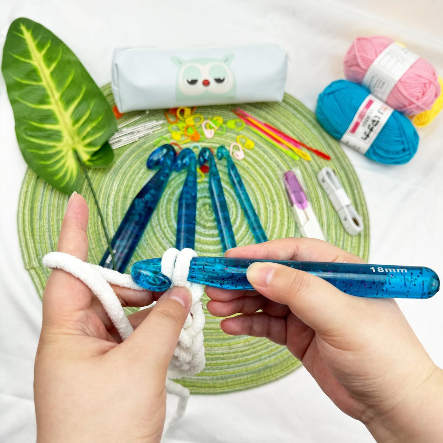 43 Pcs Large Crochet Hooks Set,12mm 15mm 18mm 20mm 25mm Large Crochet Hooks for Chunky Yarn,Plastic Crystal Smooth Big Crochet Needles for Handmade DIY Crochet with Storage Bag