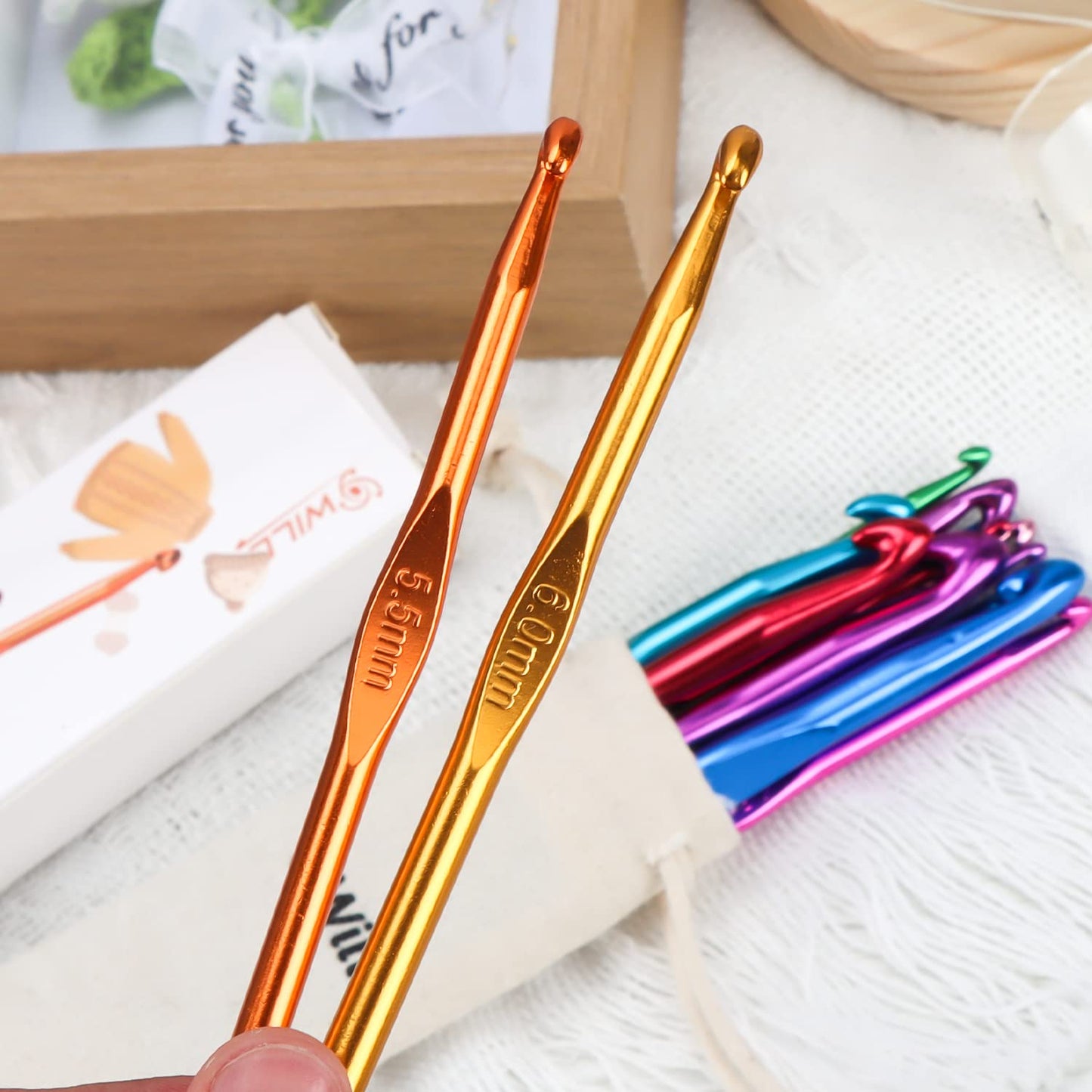 OWill 24 PCS Crochet Hooks,High Quality Coloured Aluminium Crochet Needles for Crocheting Yarn, Ergonomic Handle Crochet Hook Set,Crochet Needle Set Suitable for Beginners Adults