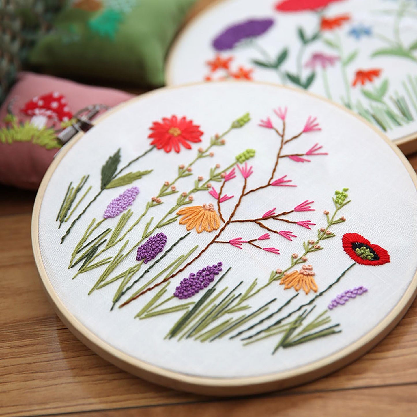 Maydear Beginner's Embroidery Starter Set - Pattern, Hoop, Threads, Scissors - Floral Fragrance