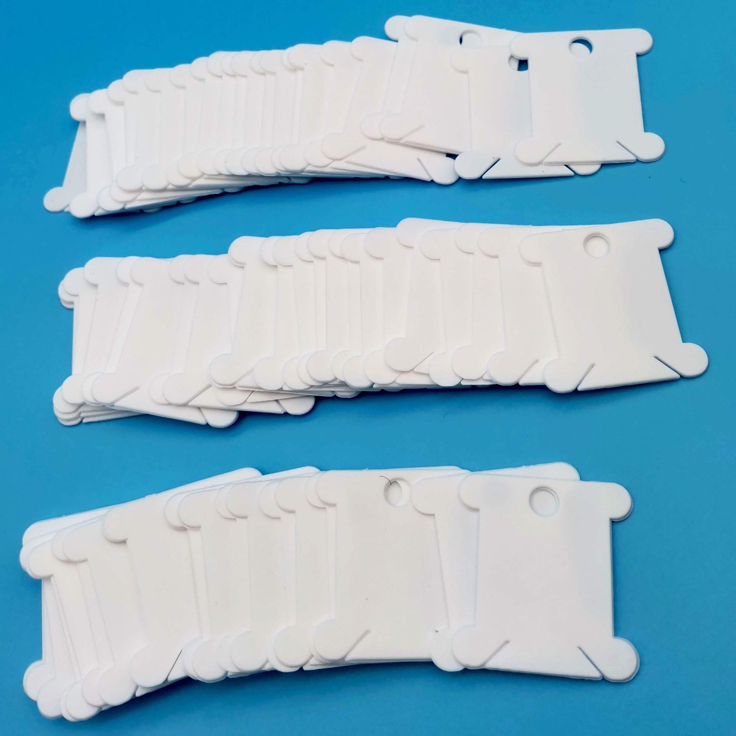 300 Pieces Plastic Floss Bobbins with 1 Bobbin White Winders for Cross Stitch Cotton Thread Craft DIY Sewing Storage, Thread Organizer Holder Set Embroidery Thread Cards Cross Stitch Bobbin 300 + 1