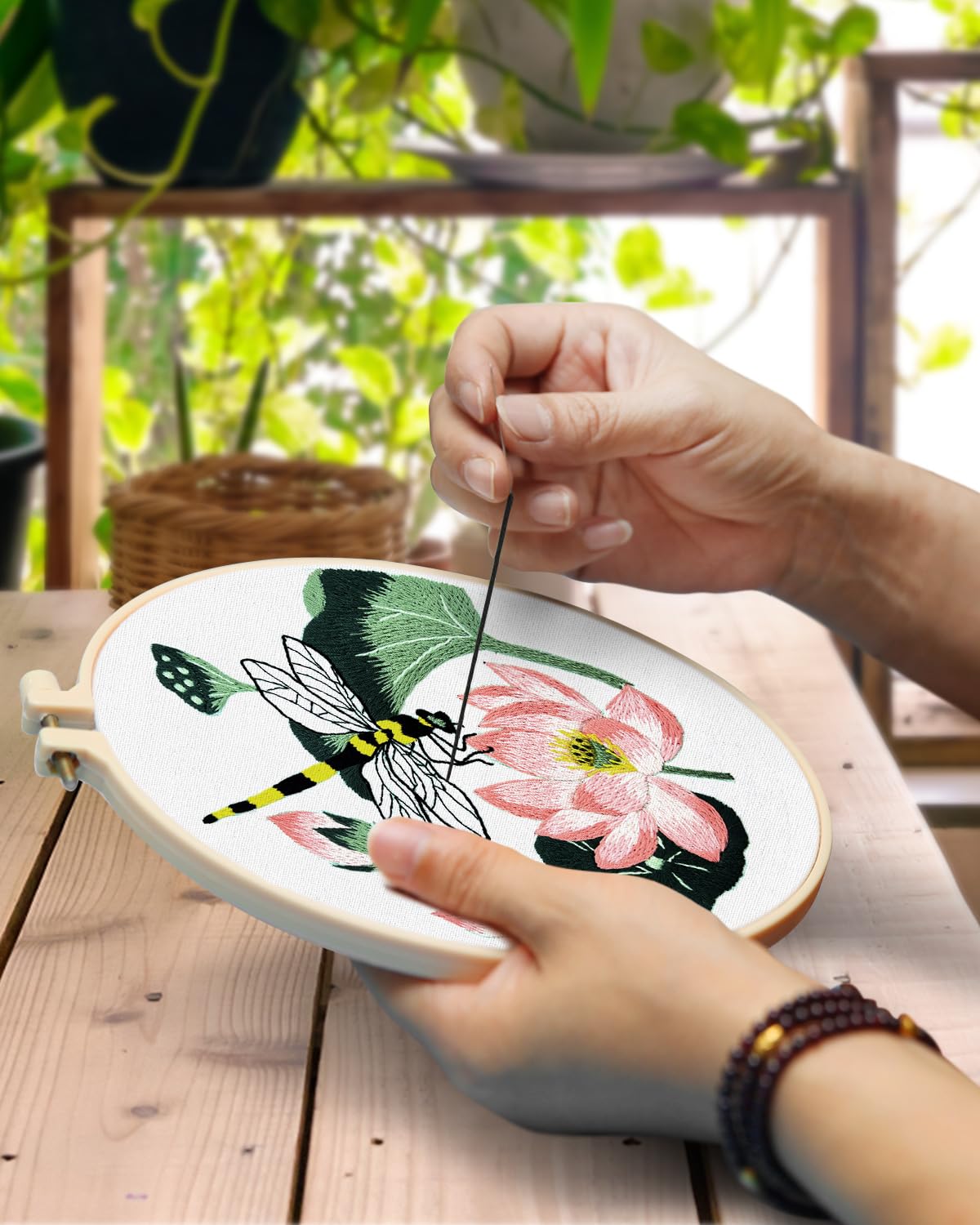 Embroidery Kit for Beginners Adult, Hummingbird Embroidery Kit for Beginners Include Embroidery Cloth Hoops Threads for Craft Lover Hand Stitch with Embroidery Skill Techniques