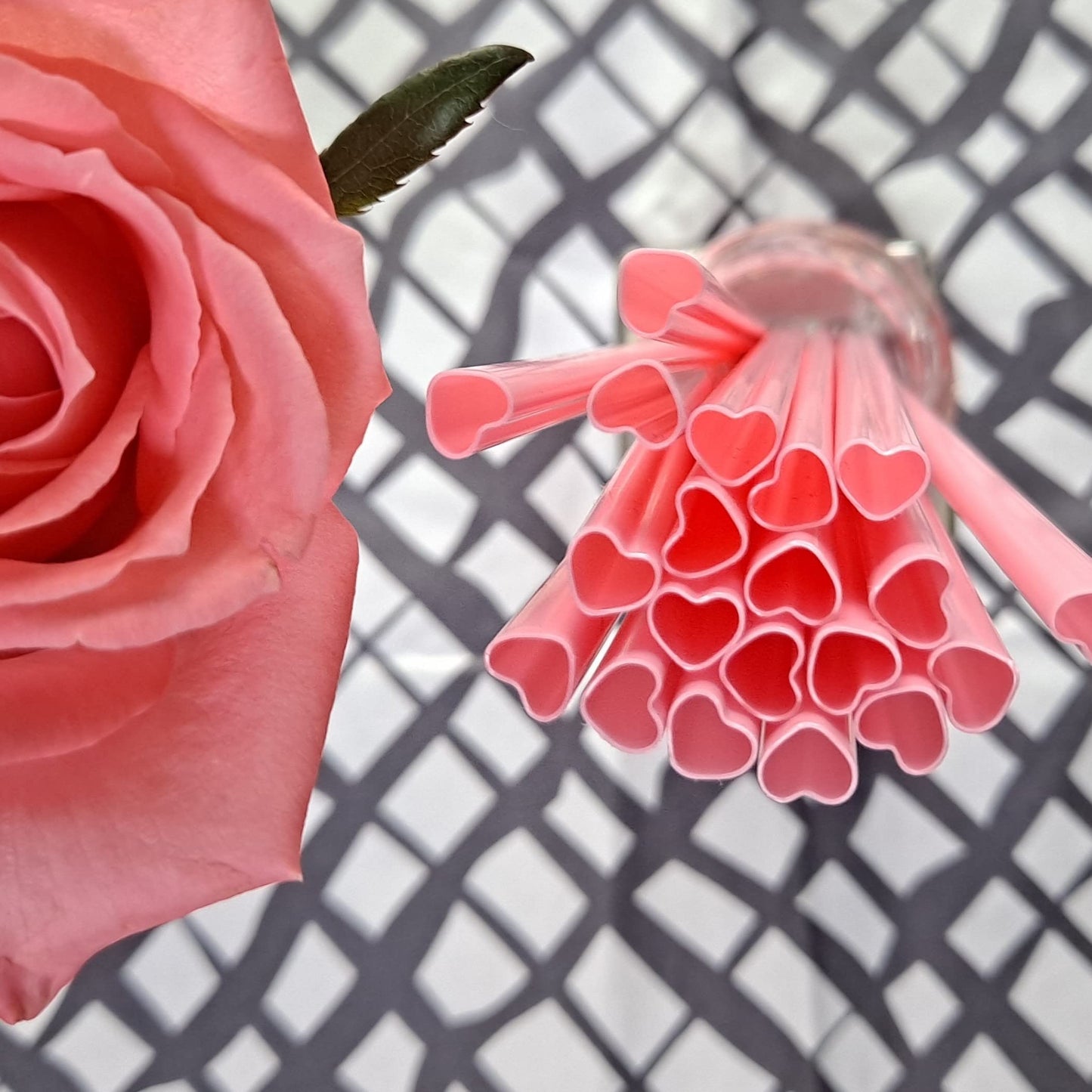 100pcs Heart Shaped Pink Straws Disposable Drinking Cute Straw Individually Wrapped Pink Plastic Straw Galentines Day, Cocktail, Birthday Party, Bridal Shower, Wedding Decorations
