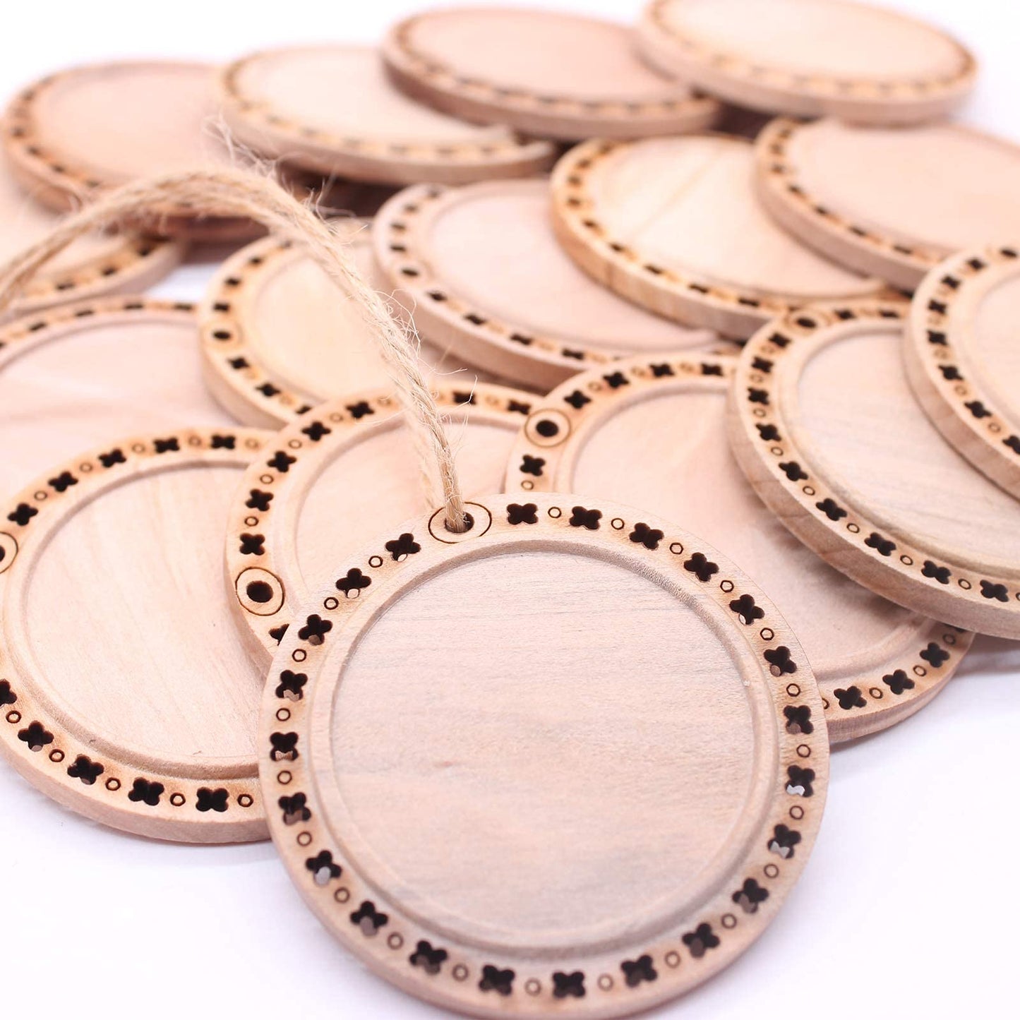 CBCMY 20 Pcs 2.16 inches Natural Wood Slices Craft Unfinished Wood kit Predrilled with Hole Wooden Circles for DIY Crafts Wedding Decorations Christmas Ornaments Arts Wood Slices