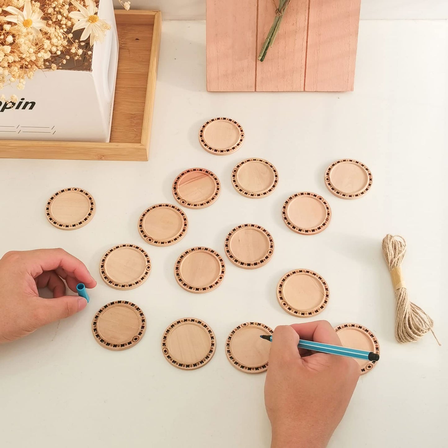 CBCMY 20 Pcs 2.16 inches Natural Wood Slices Craft Unfinished Wood kit Predrilled with Hole Wooden Circles for DIY Crafts Wedding Decorations Christmas Ornaments Arts Wood Slices