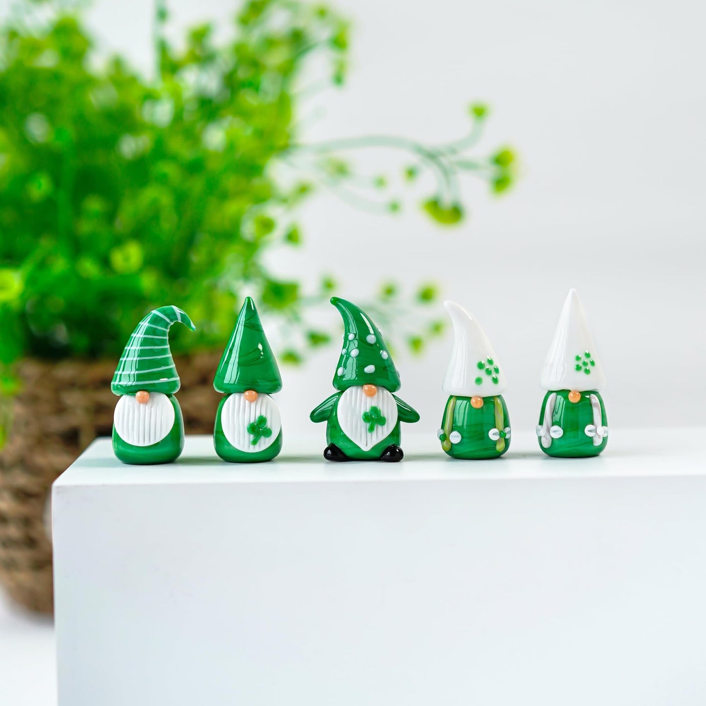 St Patrick's Day Gnomes Decorations 5Pcs Mini Blown Glass Gnomes Figurines Irish Green Clover Gnomes Figurines for Home Table, St Patrick's Day Ornaments