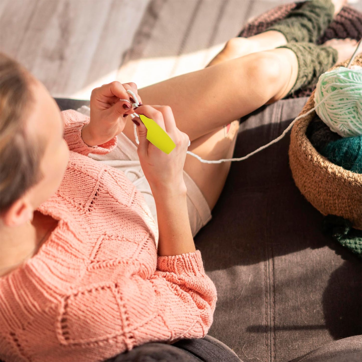 MEYAGO 5PCS Crochet Hook Grips Set Ergonomic Crochet Hook Handle Multi-Size Ergonomic Crochet Hook Handle Attachment - Fits 2mm to 10mm Hooks