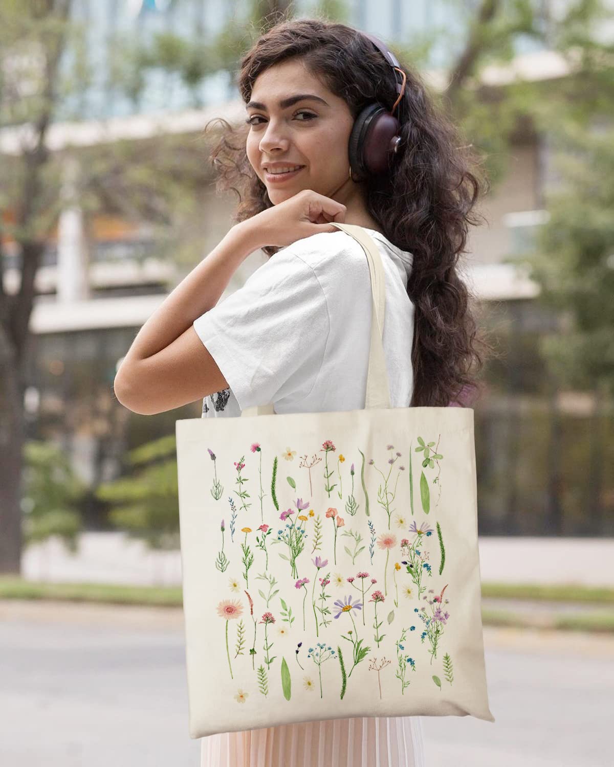 AUSVKAI Canvas Tote Bag Aesthetic for Women, Cute Trendy Wildflowers Reusable Cloth Cotton Bags with Handle for Grocery college Shopping Beach