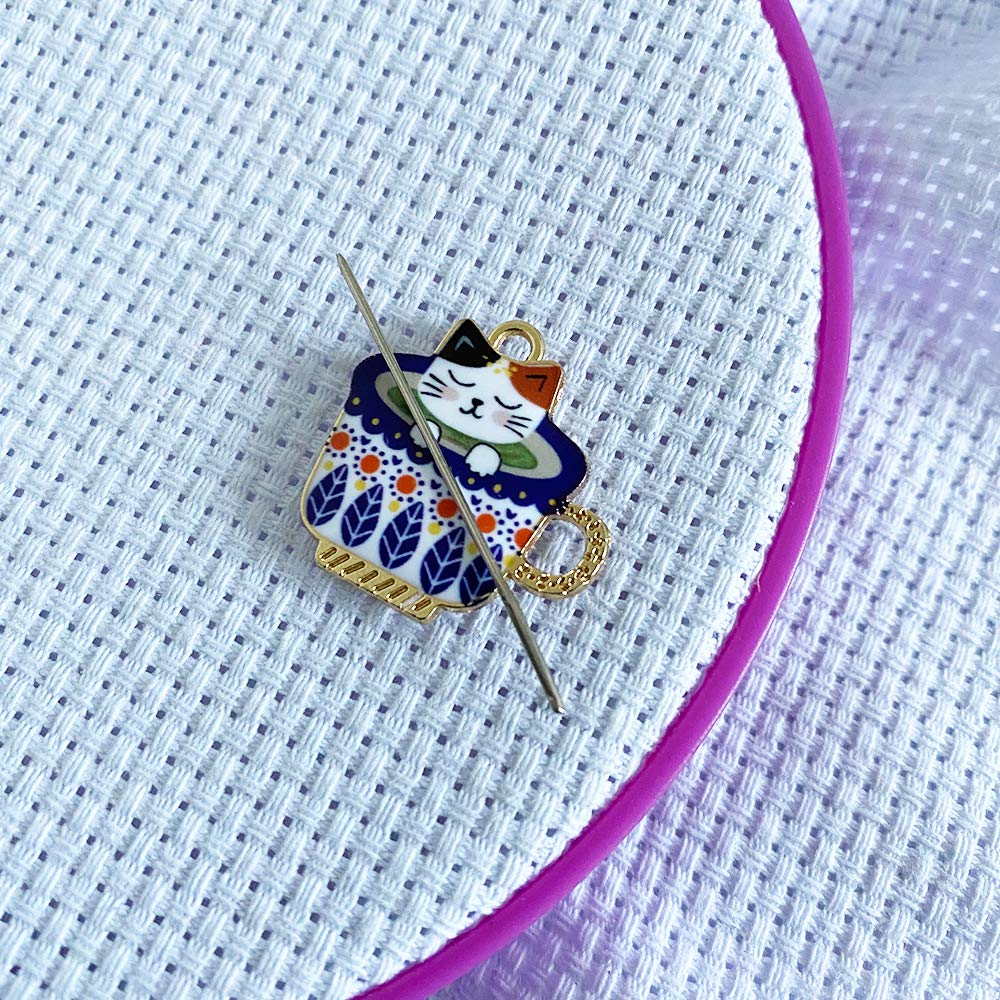 2 Pieces Needle Minder Cartoon Cup Cat Cute Needle Holders Magnet for Modern Cross Stitch Embroidery Accessories