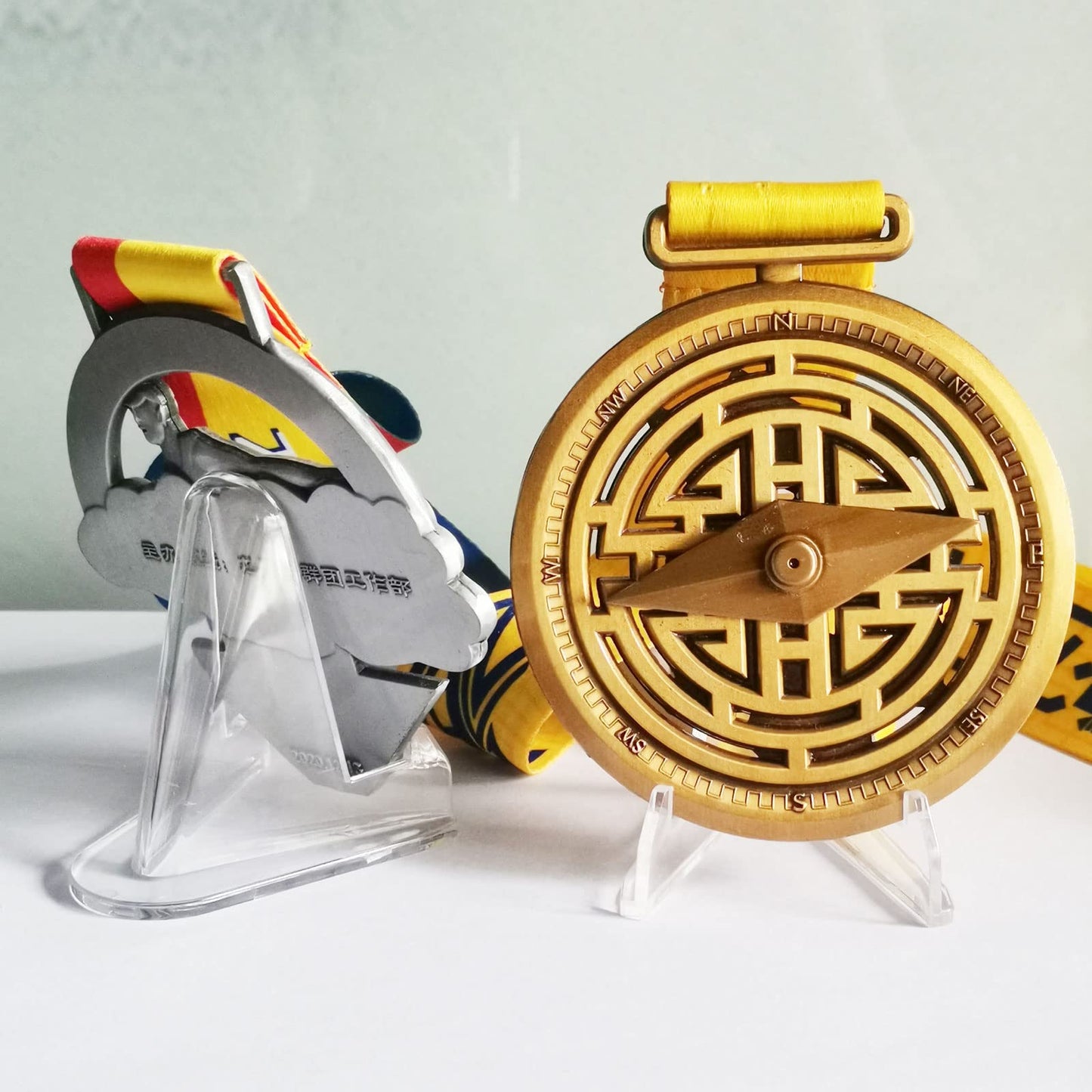 25 Packs(1.4 Inch) Acrylic Easel Stands Display Stands/Plate Stands Coin Display Easel Holder for Air-Tite Coins Pocket Watches Capsules Challenge Medals Casino Chips , Photo Display,Baseball Sports