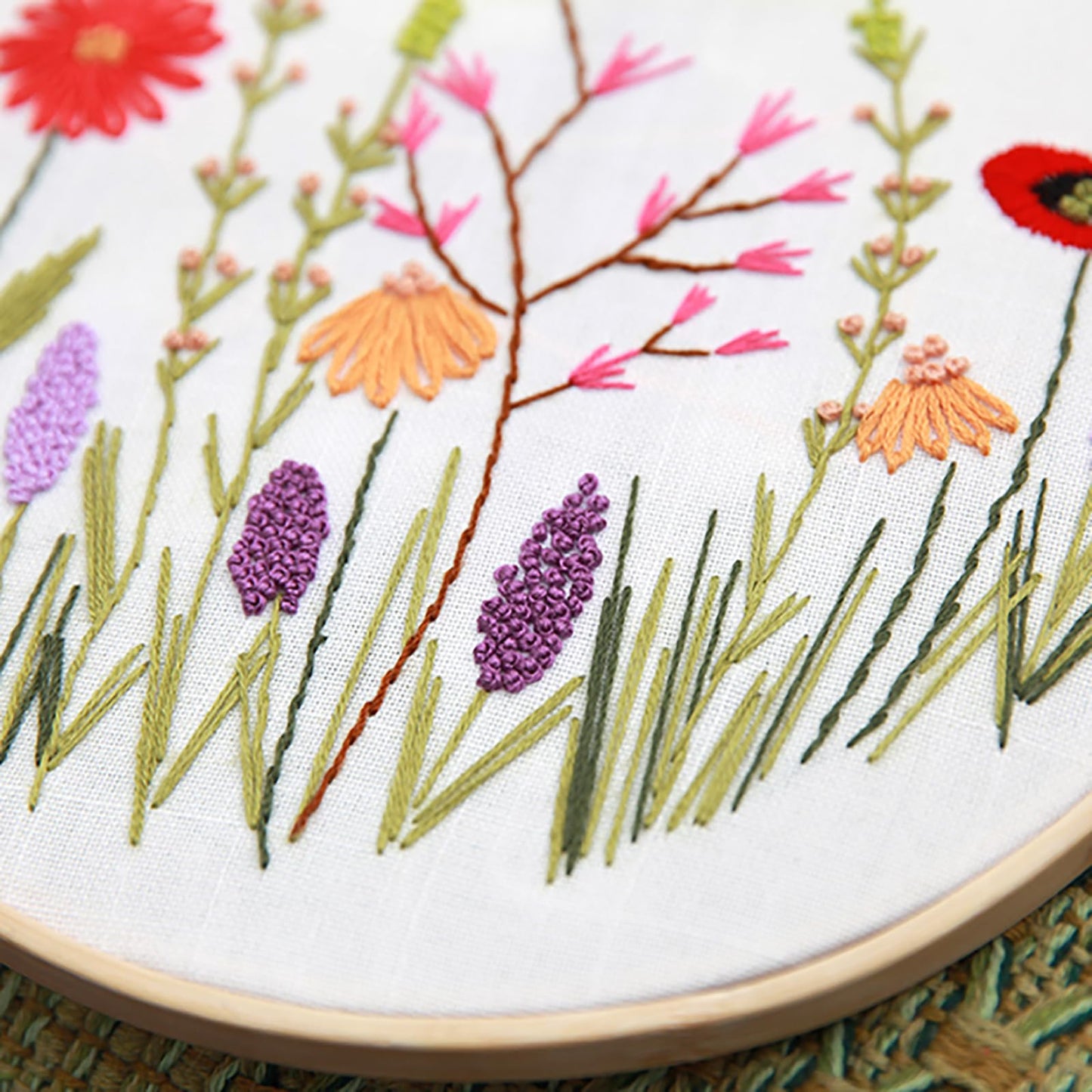 Maydear Beginner's Embroidery Starter Set - Pattern, Hoop, Threads, Scissors - Floral Fragrance