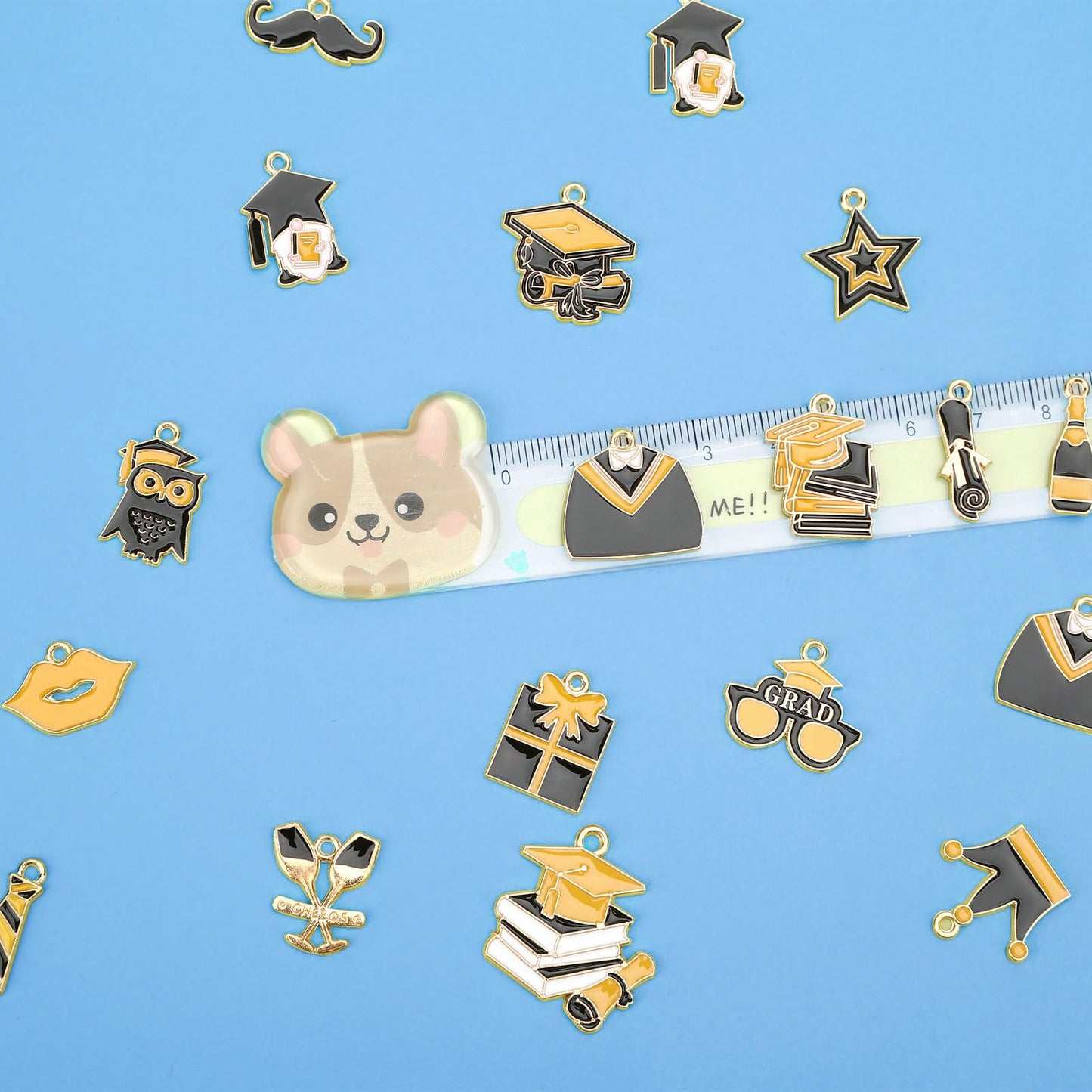 MARFOREVER 40Pcs/20 Pairs Graduation Charms, Graduation Cap Charms for Jewelry Making, Grad Diplomas Hat Enamel Charm Pendants for Class of 2026 Bracelet Necklace Earrings Making Accessories Stuff