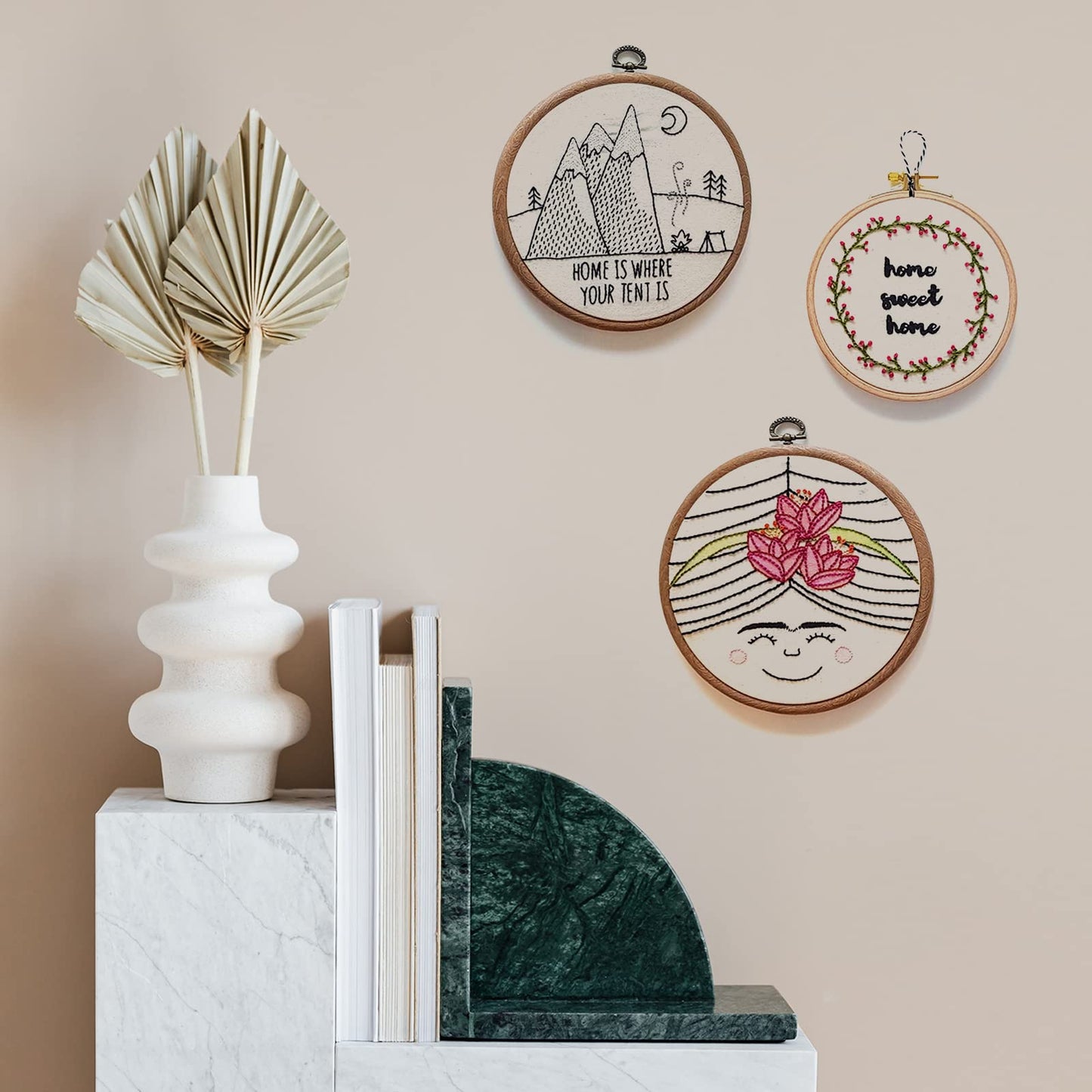 5 Pieces 8 Inch Embroidery Hoops Frame Round Imitated Wood Circle Cross Stitch Hoop Ring for Embroidery Art Craft Handy Sewing Decoration