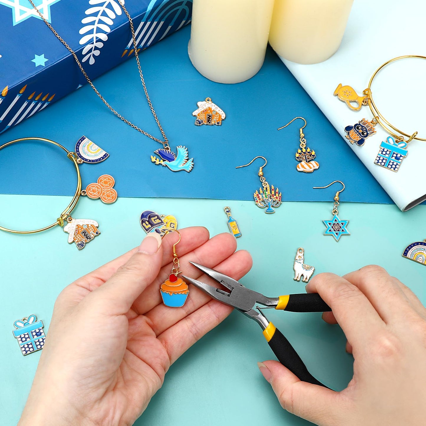 MARFOREVER 40 Pcs/20 Pairs Hanukkah Charms for Jewelry Making, Chanukah Blue White Enamel Charm Star of David Bangle Pendants for Bracelet Necklace Earrings Making Hanukkah Gift Decoration Accessories