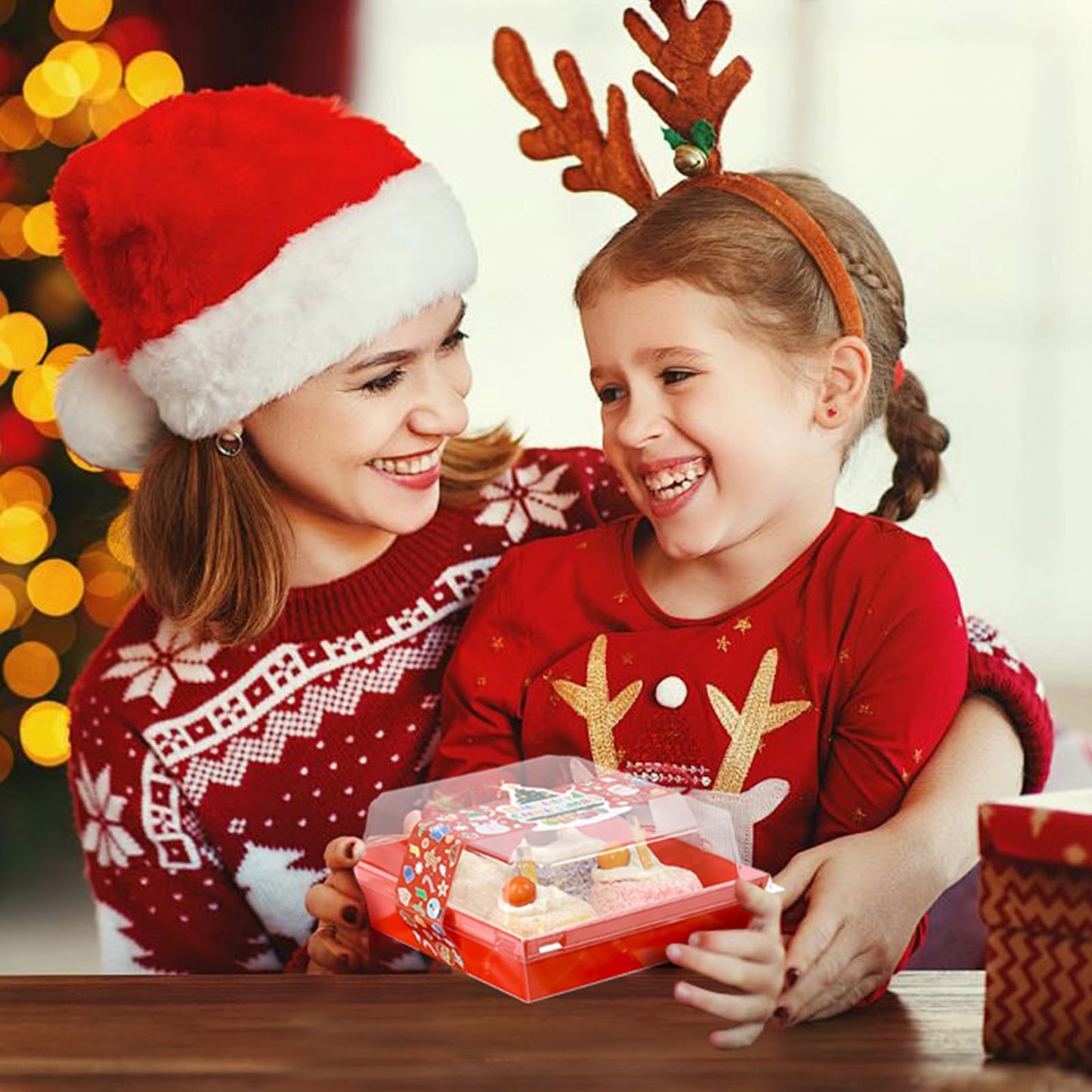 100 Pcs Christmas Charcuterie Boxes with Clear Secure Lids and 100 PCS Stickers, Disposable Christmas Paper Bakery Box Red Green Square Dessert Containers for Party Cookie Cake Sandwich