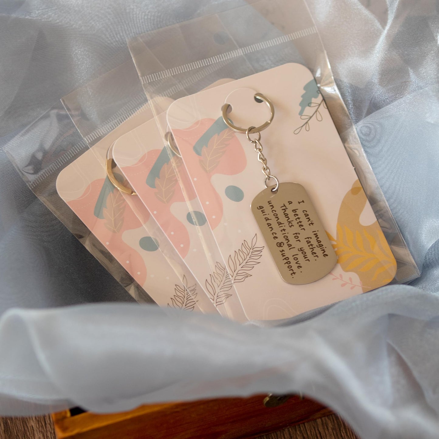 Temlum 100 Pcs Keychain Display Cards with Self-Sealing Bags, 3'' x 4.7'' Keychain Cards Holder for Display Keyring Cards Jewelry Packaging Supplies (Plant)