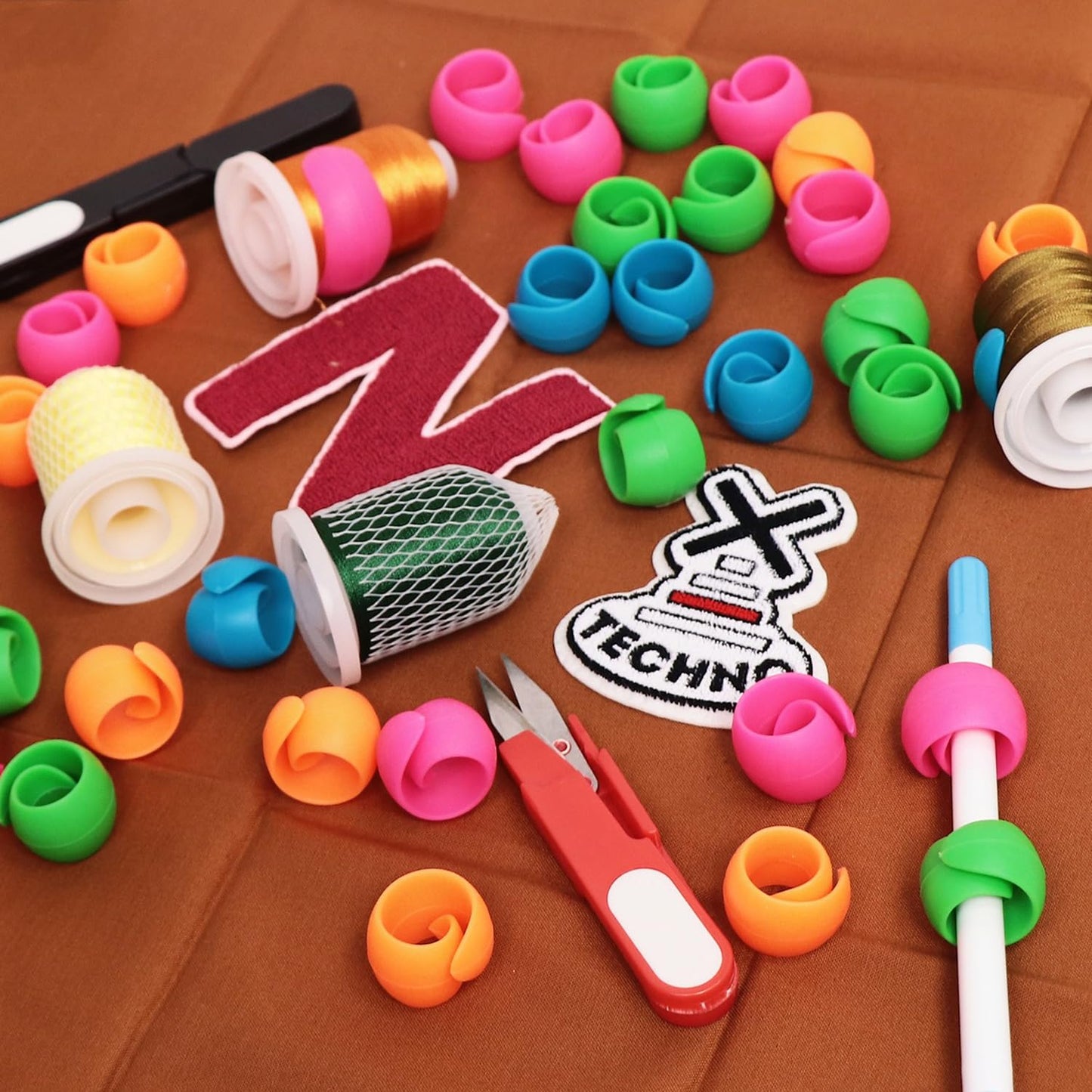 New Brothread 100pcs Thread Spool Savers/Spool Huggers - Prevent Thread Tails from Unwinding - No Loose Ends for Sewing and Embroidery Machine Thread Spools