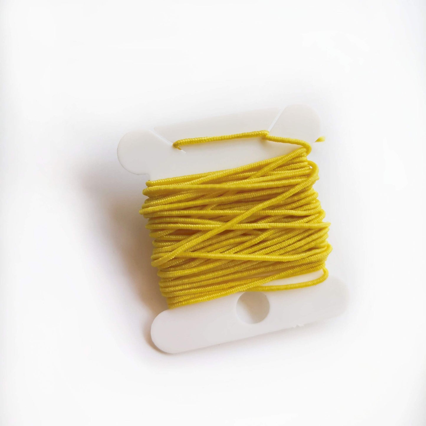 300 Pieces Plastic Floss Bobbins with 1 Bobbin White Winders for Cross Stitch Cotton Thread Craft DIY Sewing Storage, Thread Organizer Holder Set Embroidery Thread Cards Cross Stitch Bobbin 300 + 1