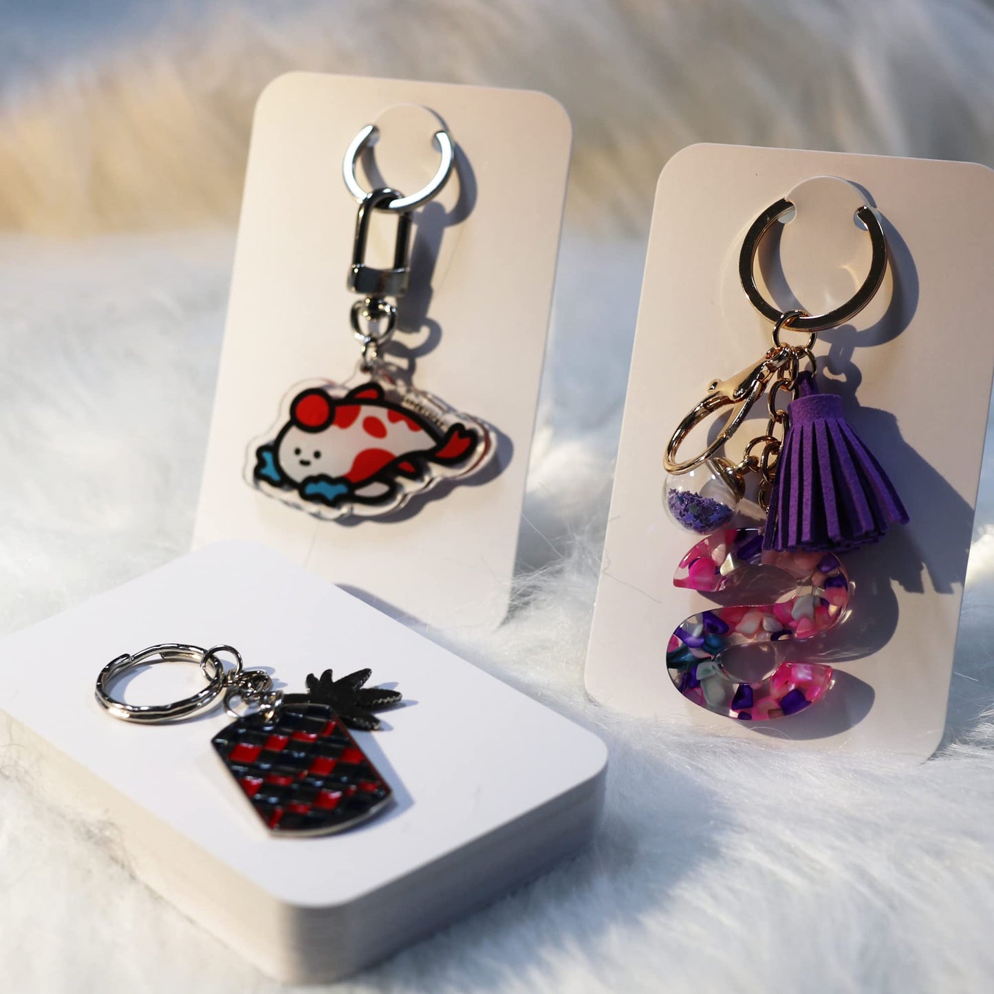 Temlum 100 Pcs Keychain Display Cards with Self-Sealing Bags, 3'' x 4.7'' Keychain Cards Holder for Display Keyring Cards Jewelry Packaging Supplies (White)