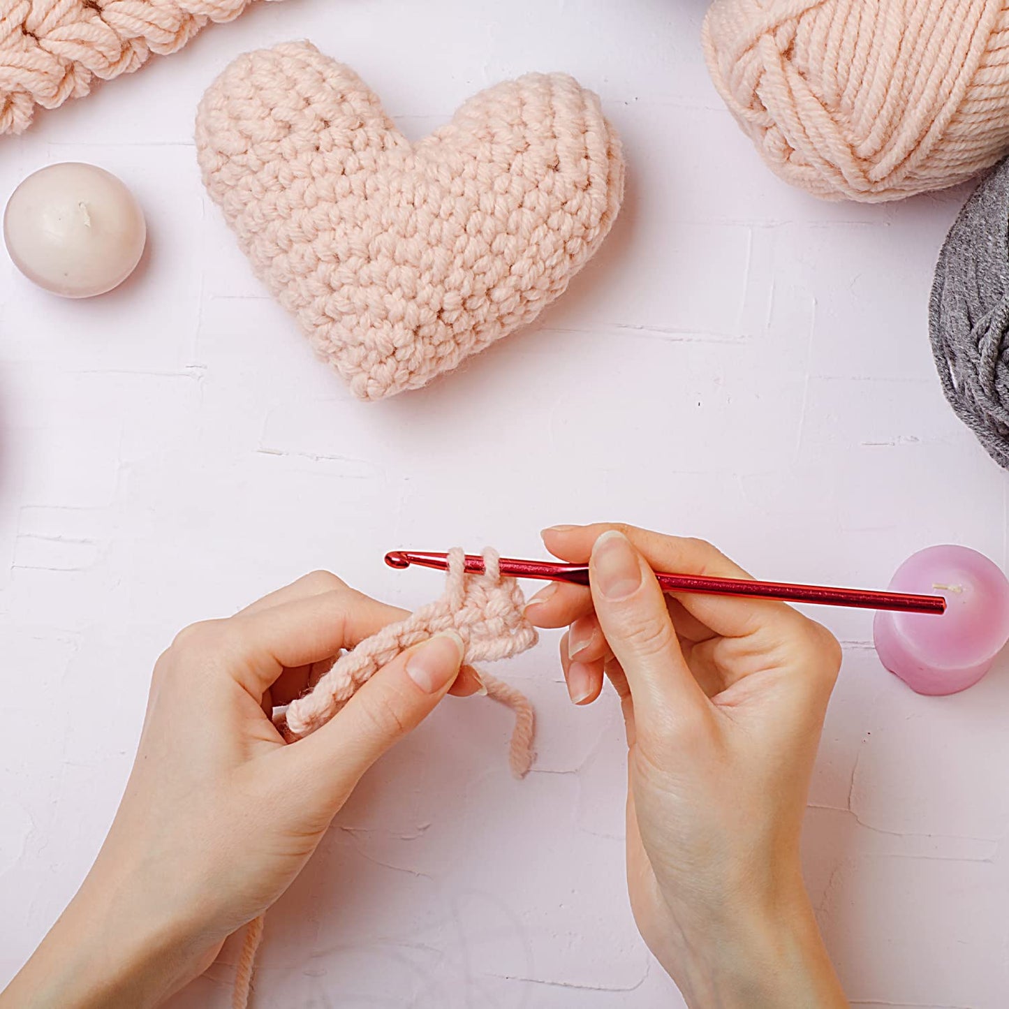 OWill 24 PCS Crochet Hooks,High Quality Coloured Aluminium Crochet Needles for Crocheting Yarn, Ergonomic Handle Crochet Hook Set,Crochet Needle Set Suitable for Beginners Adults