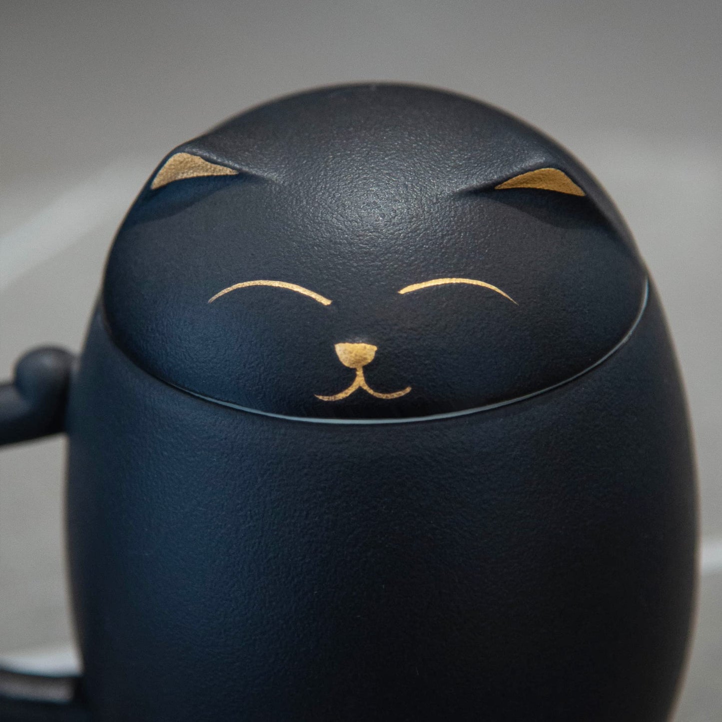 Black Cat Tea Cup with Infuser and Lid, Cute Tea Mug with Strainer for Steeping Loose Leaf, Ceramic Teacup Birthday Christmas Cat Lover Gifts for Women, Men, Mom, Sisters, besties. (Black)