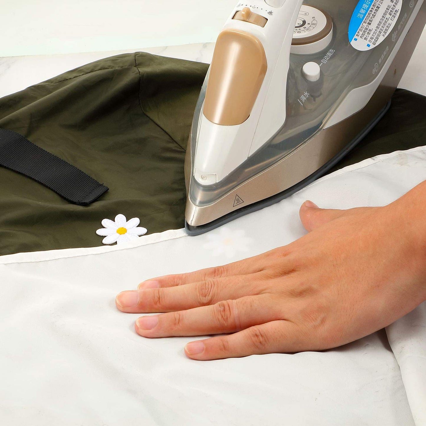 Daisy Flower Patch Clothing Iron On Patches Appliques Delicate Embroidered for DIY Decoration T-Shirt Backpack Hoodies Shoes Bags 1.38 Inch (20 Pieces)