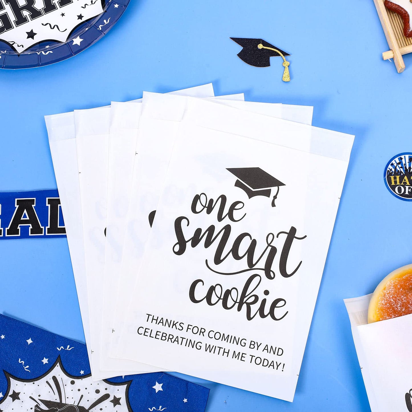 Whaline 100 Pack 2026 Graduation Candy Cookie Gift Bags One Smart Cookie Self-Adhesive Buffet Treat Bag Congrats Grad White Kraft Paper Treat Gift Bags for Graduation Party Decoration Supplies