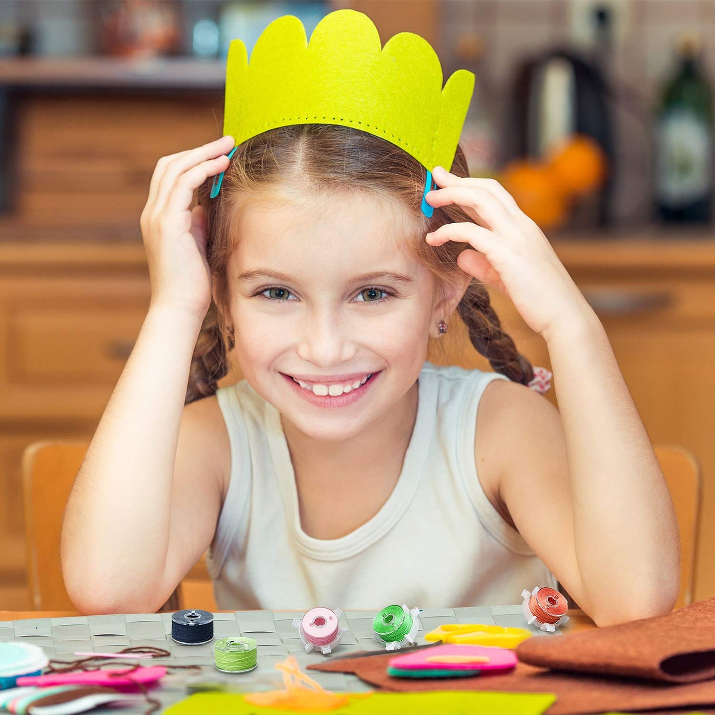 Bobbin Holders for Thread Spool Sewing Bobbin Small Clips Sewing Tool Accessory Clear Thread Clips Holder Tool (25 Pieces)