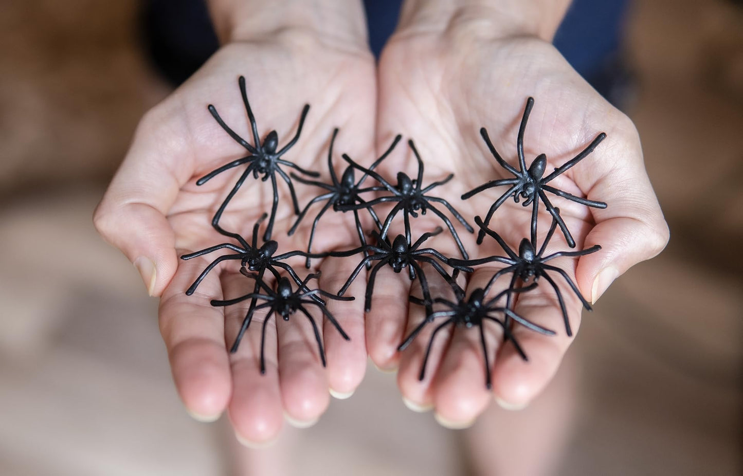 Halloween Spider Web Decoration, 1500 Sqare Feet & Plastic Spiders, Halloween Party Supplies, Spider Webs (Extra Large, 1500 Sq Feet)