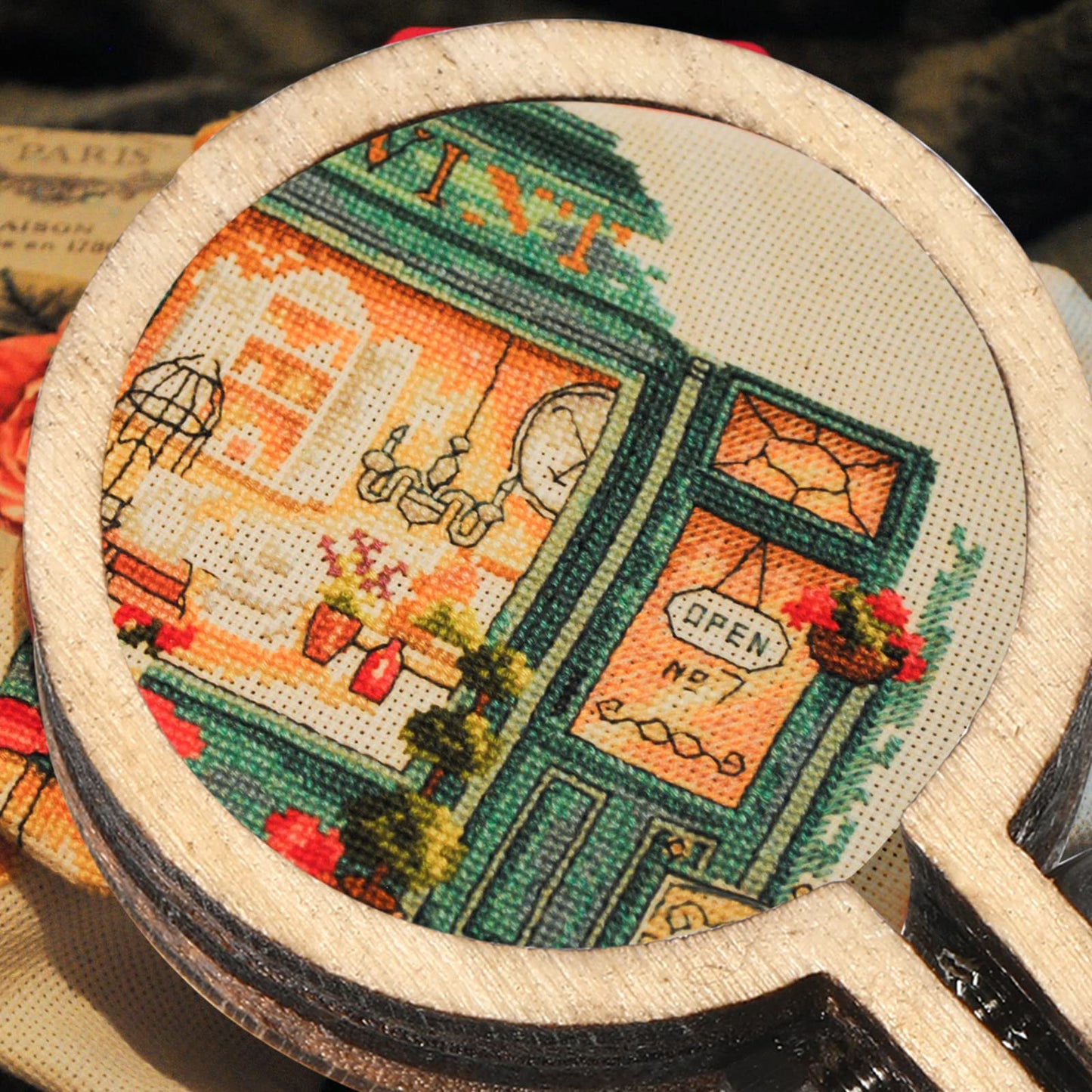 20 Pieces 1 Inch Mini Embroidery Hoops Christmas Wooden Small Tiny Embroidery Hoops Adjustable Circle Cross Stitch Ring Bulk for Home Ornaments Art Craft Handy Sewing