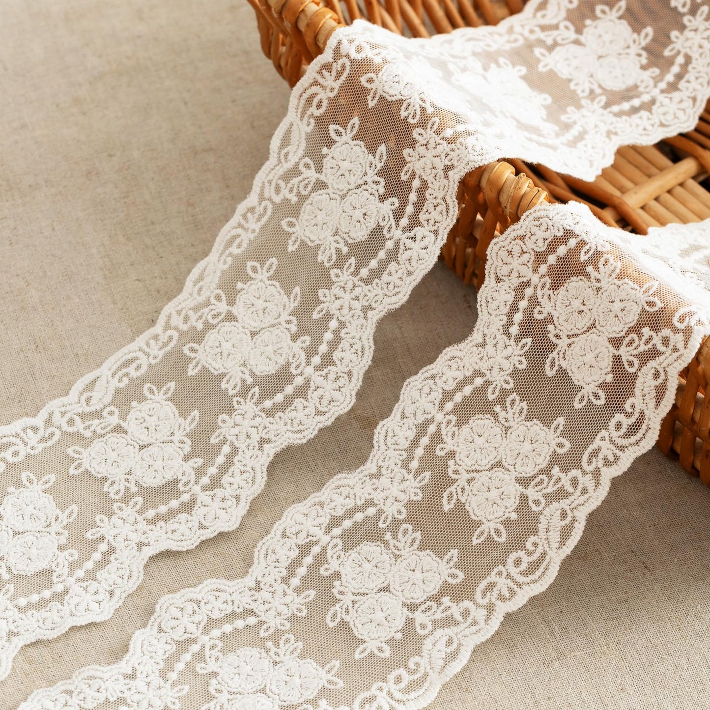 LYXMYGS Lace Trim Ribbon, 3-Yard White Lace Ribbon, 3.3 Inch Width White Laces Trims Delicate Floral Pattern Ribbons for Crafts Sewing and Bridal Wedding Dress Applique Decorations