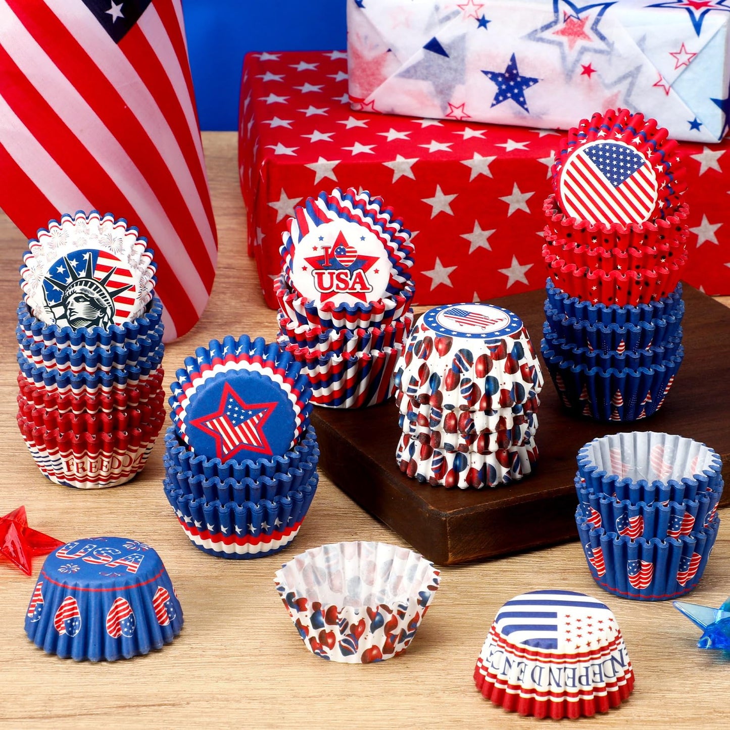 AUGSUN 800pcs 4th of July Mini Cupcake Liners Independence Day Baking Mini Muffin Cupcake Wrappers for Patriotic Holiday Birthday Veterans Party Cake Candy Chocolate Decorations Supplies