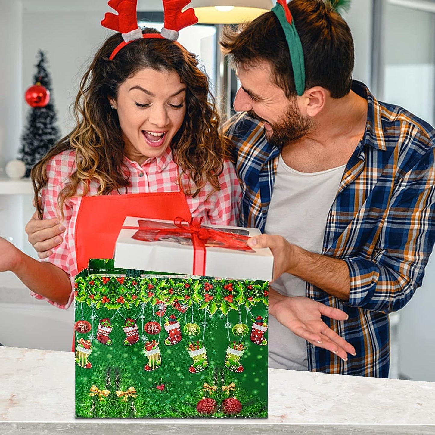 12 Pack Christmas Gift Bags Large Reusable Tote Bags, Non-Wove Bags for New Year's Shopping, Christmas Surprise, Xmas Party Supplies,12.8"×9.8"×6.7"