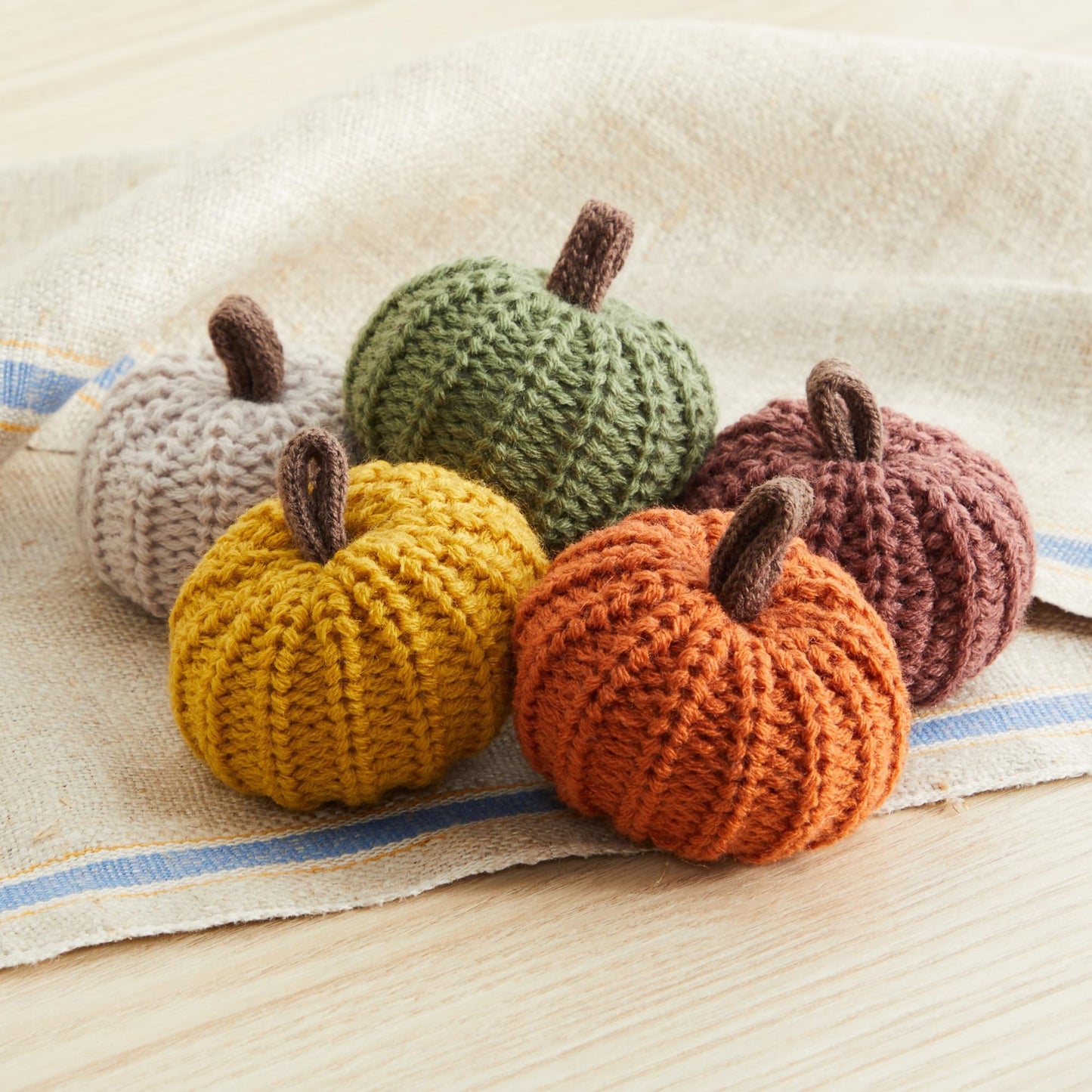 Mini knit pumpkins set of 5, fall favorite, gifts for women, autumn bowl fillers fall farmhouse tier tray decor, decorative pumpkins for friend (Mini Autumn Set)