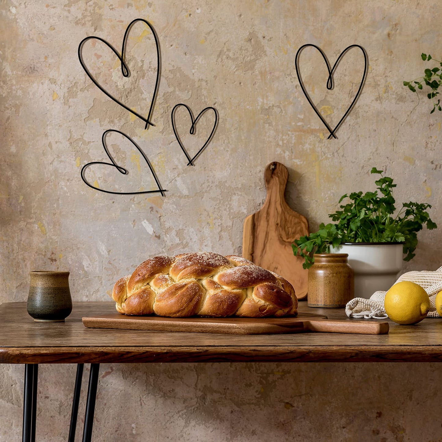 4 Pieces Metal Heart Wall Art Décor, Love Heart Wall Decoration Sign Metal Wall Ornaments for Valentine's Day Bedroom Living Room Decoration (Black)