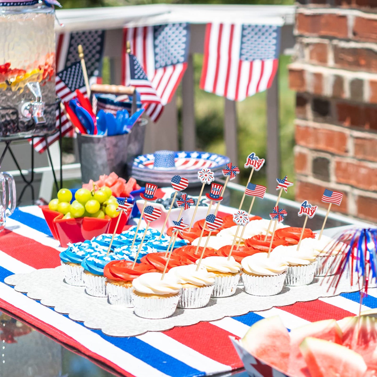 Aodaer 200 Pieces 4th of July Mini American Patriotic Cocktail Picks Independece Day Toothpicks Cocktail Sticks Wooden Cupcake Toppers for Food Fruit Sandwich Appetizer Drinks Party Decoration