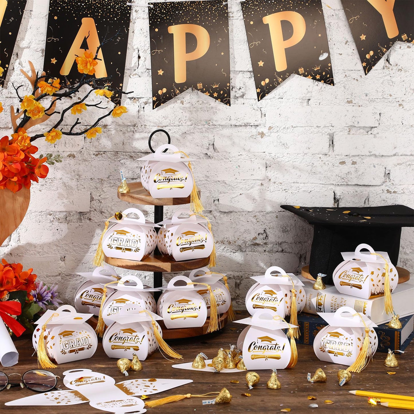 TaoBary 30 Pcs Graduation Cap Gift Boxes Graduation Decorations Class of 2026 Candy Box with Tassel for 2026 Grad Party Favors Supplies(White, Gold)