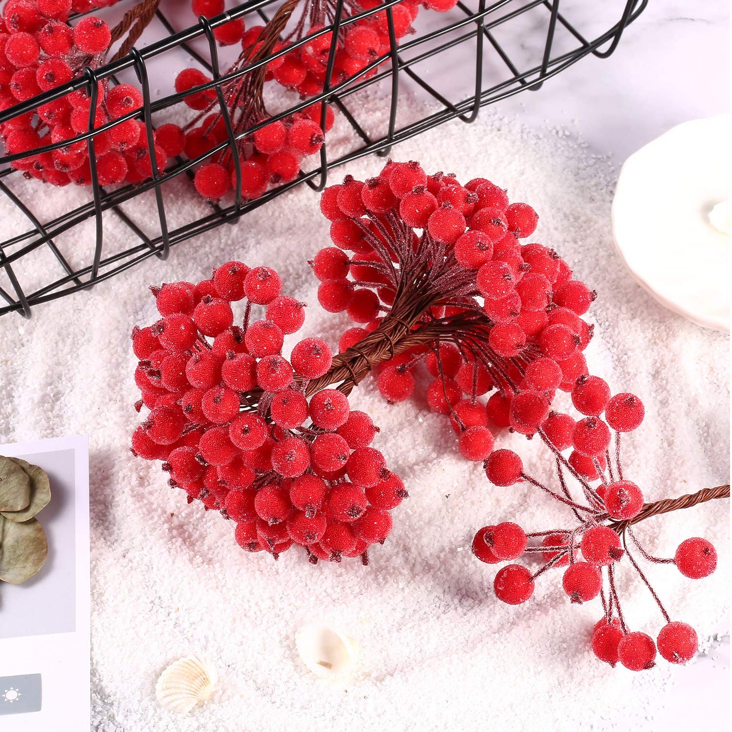 Tatuo 400 Pcs Fresh Red Berries Stems 12 mm Artificial Frosted Holly Berries for Christmas Tree Decor Rustic Fake Simulation Mini Berry Fruit for Christmas Wreath DIY Craft Xmas Party Supply