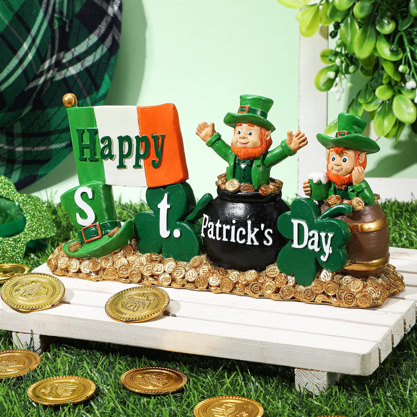 Happy Saint Patrick's Day Leprechaun Figurines Table Decorations Resin Saint Patrick's Day Green Shamrock Decorations Spring Figurines Home Decor for Household Office