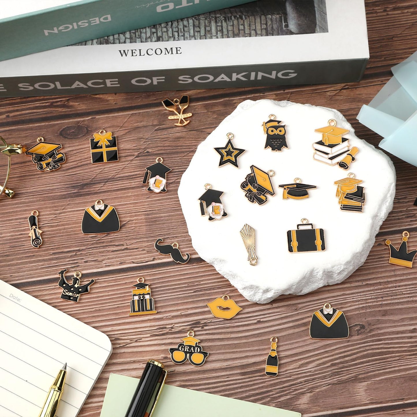 MARFOREVER 40Pcs/20 Pairs Graduation Charms, Graduation Cap Charms for Jewelry Making, Grad Diplomas Hat Enamel Charm Pendants for Class of 2026 Bracelet Necklace Earrings Making Accessories Stuff
