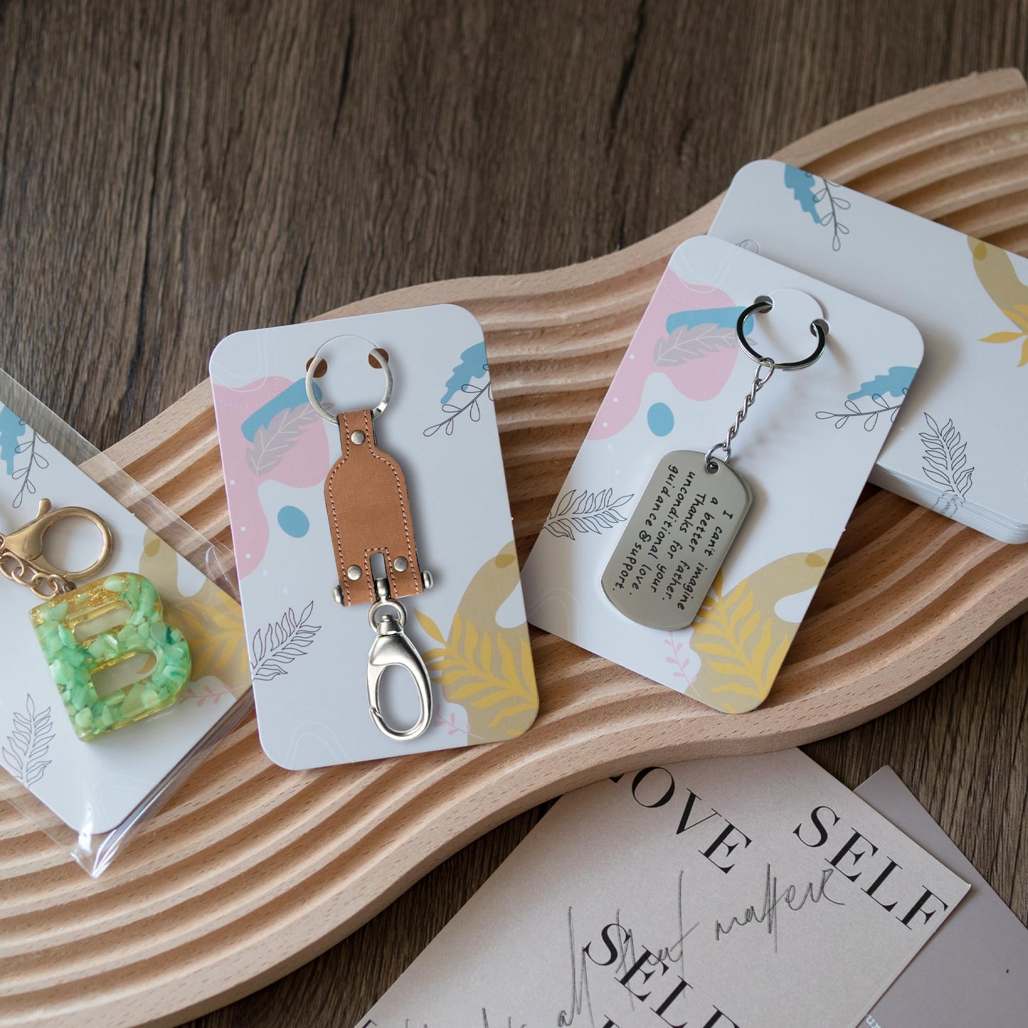 Temlum 100 Pcs Keychain Display Cards with Self-Sealing Bags, 3'' x 4.7'' Keychain Cards Holder for Display Keyring Cards Jewelry Packaging Supplies (Plant)