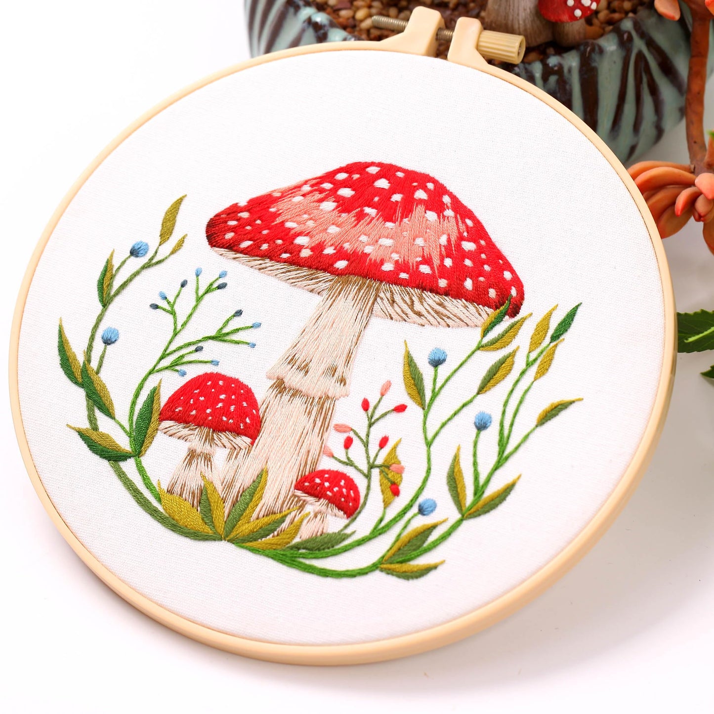 REEWISLY 4 pcs of Embroidery Starter kit with Patterns and Instructions, DIY Adult Beginner Embroidery Kits, Including 2 Plastic Embroidery Rings, 1 Pair of Scissors, Colored Threads and Needles