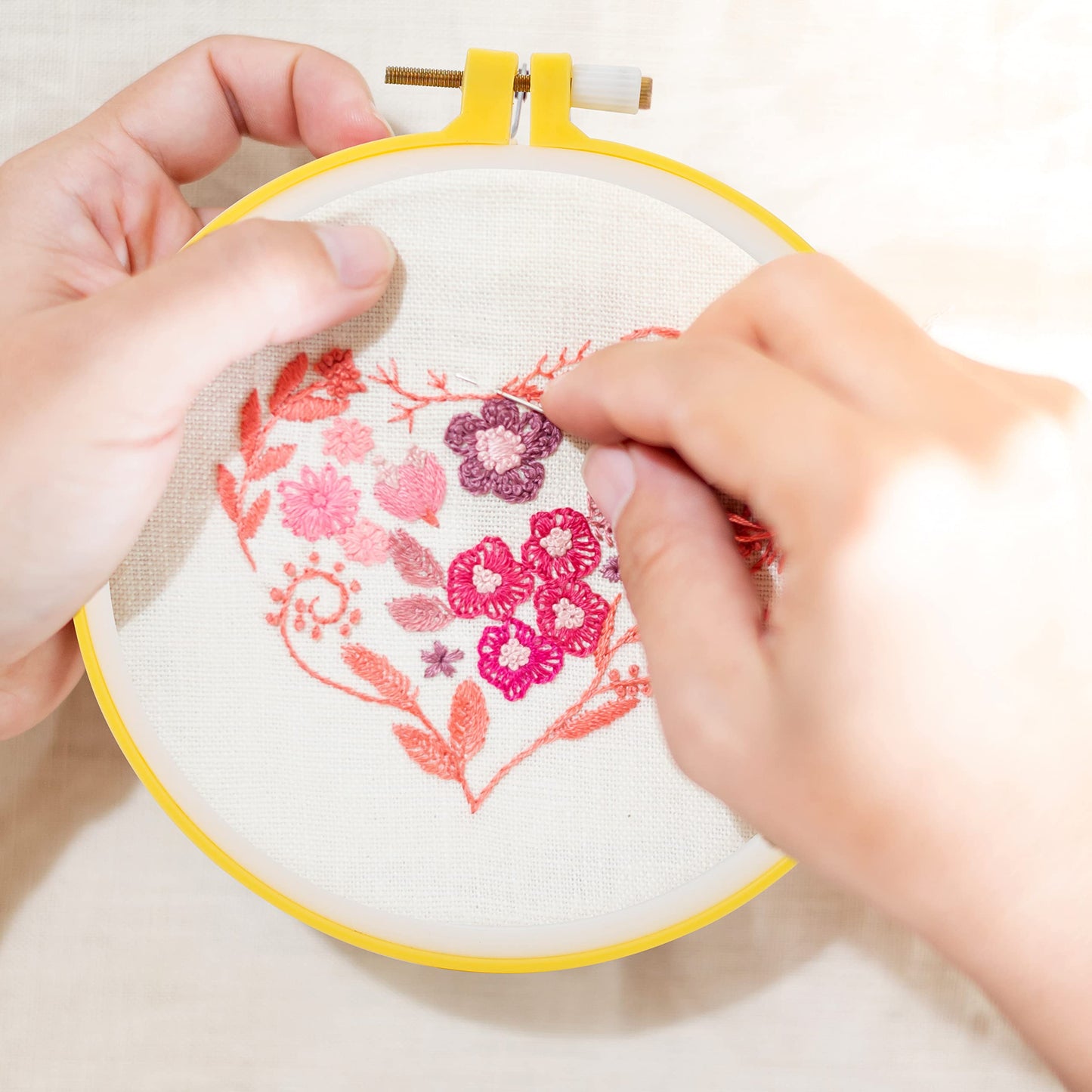 6 Pieces Plastic Embroidery Hoops Set and 16 Pieces Needles Plastic Circle Cross Stitch Hoop Ring 3.4 inch to 10.2 inch for Embroidery and Cross Stitch(Multicolor)
